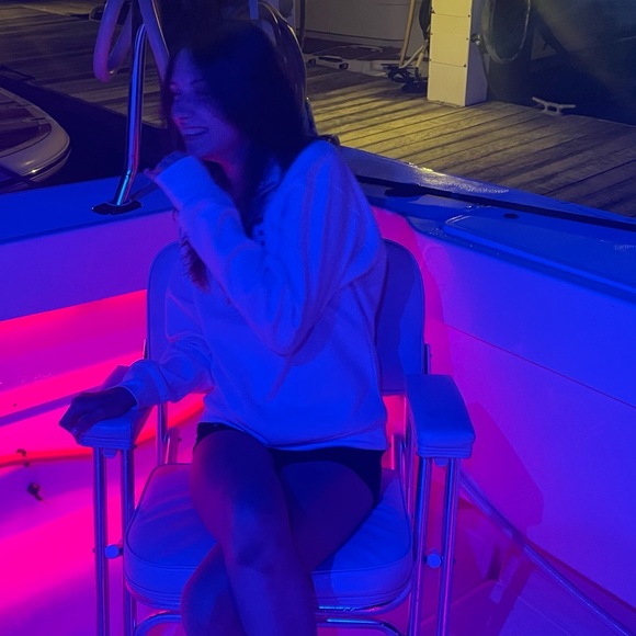 Meet your Posher, Alyssa - Picture 2 of 10